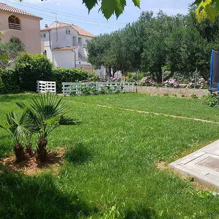Guest house Apartman Milena 7