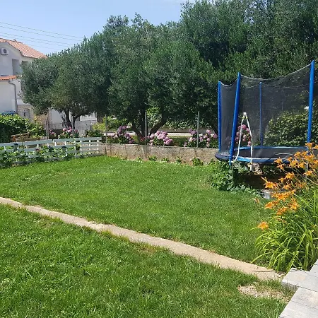 Guest house Apartman Milena 7 *